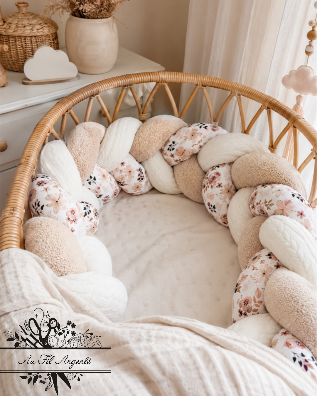 Tresse de lit personnalisée fleurie Moody beige et blanc 
