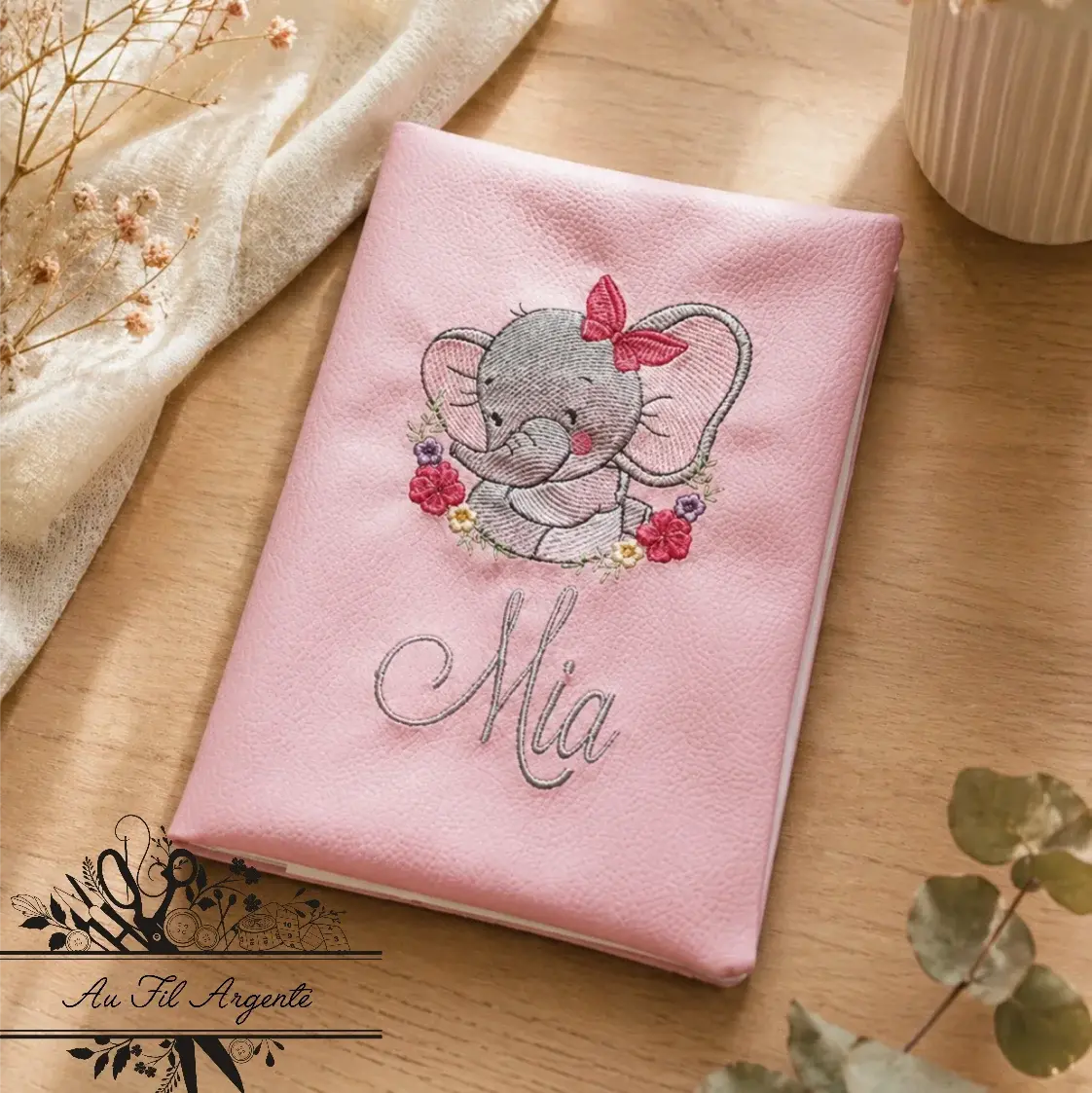 Protège Carnet de Santé - Motif Brodé Éléphant